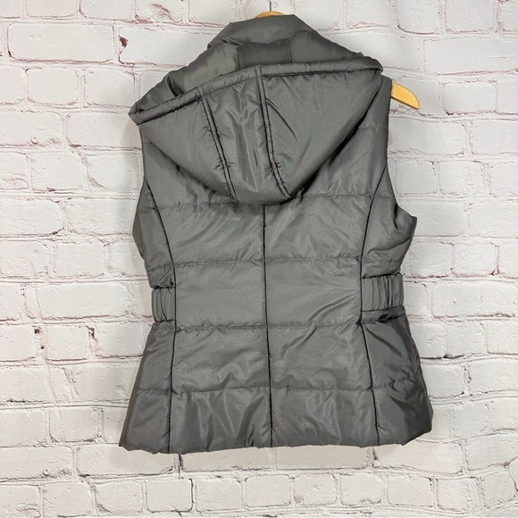 Womens Puffer Vest size Medium grey Sleeveless Hooded Fitted Zip Snap Outerwear - Picture 2 of 9